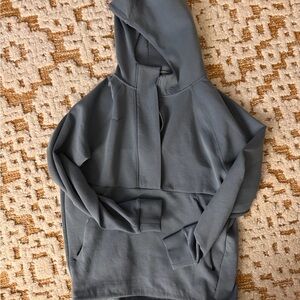 Hoka women’s essential recovery hoodie